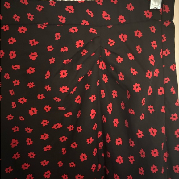 Princess Polly black maxi skirt with red flowers size 12 - Picture 2 of 5